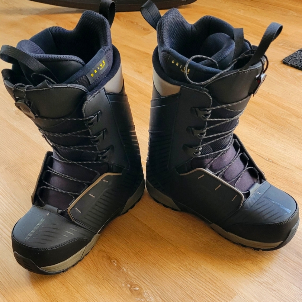 Men's Salomon Malamute Snowboard Boots, size 9